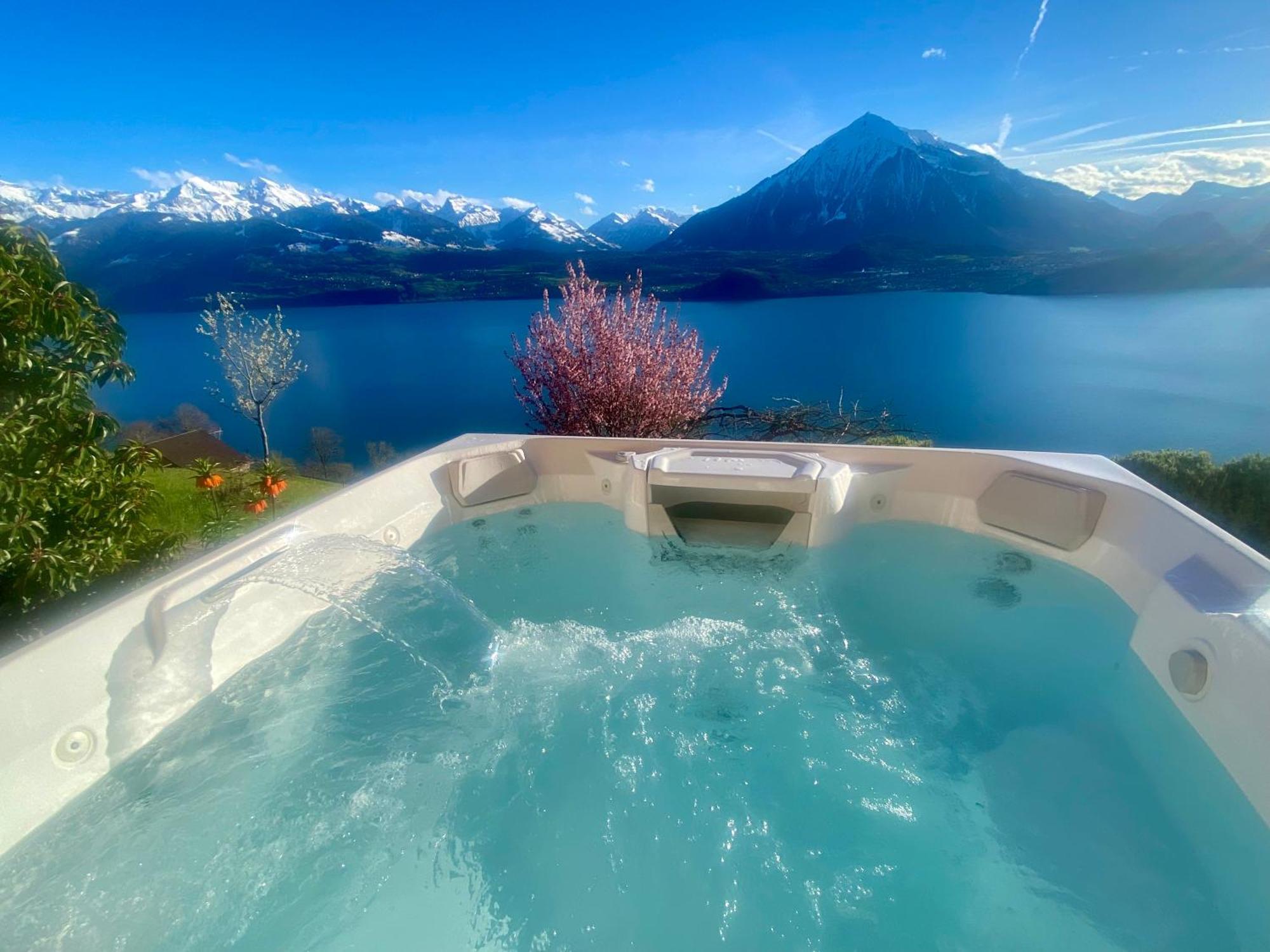Chalet Egglen "Typical Swiss House, Best Views, Private Jacuzzi" Sigriswil Exteriör bild