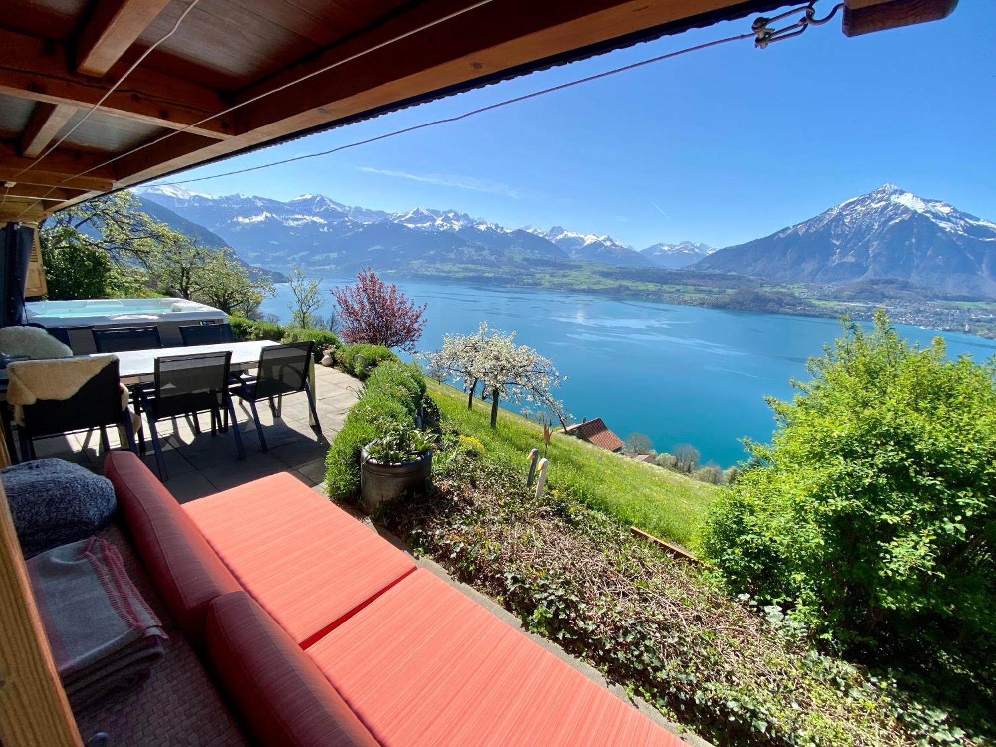 Chalet Egglen "Typical Swiss House, Best Views, Private Jacuzzi" Sigriswil Exteriör bild