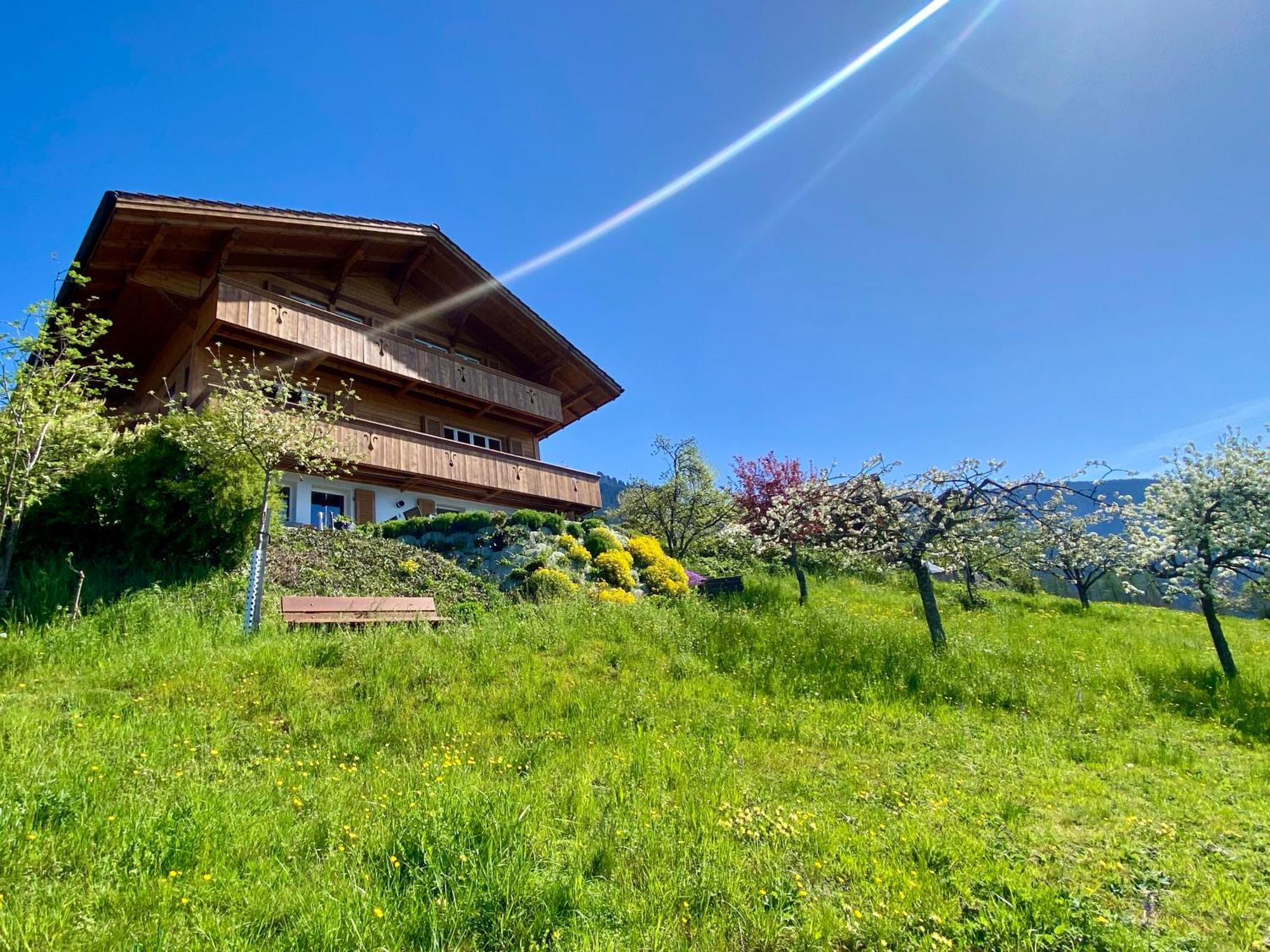 Chalet Egglen "Typical Swiss House, Best Views, Private Jacuzzi" Sigriswil Exteriör bild